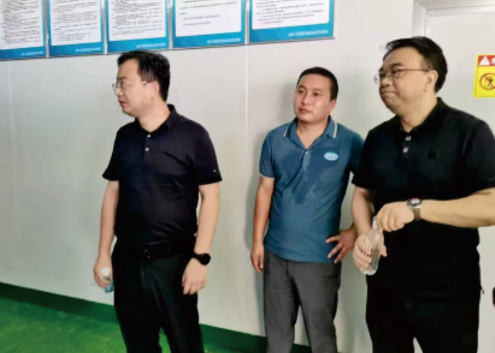 区领导莅临我厂指导工作