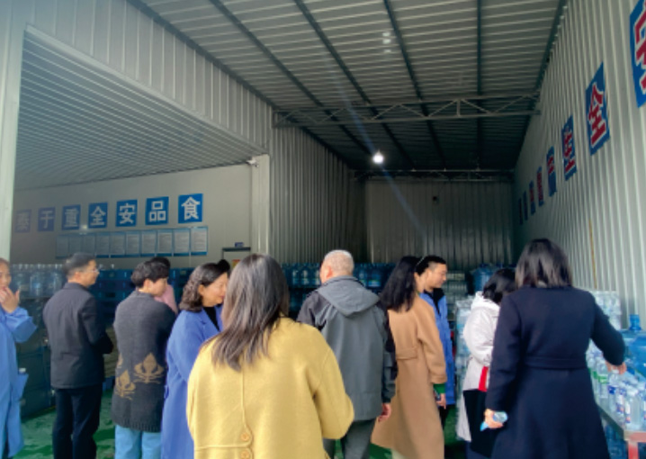 人大代表及各界人士莅临参观